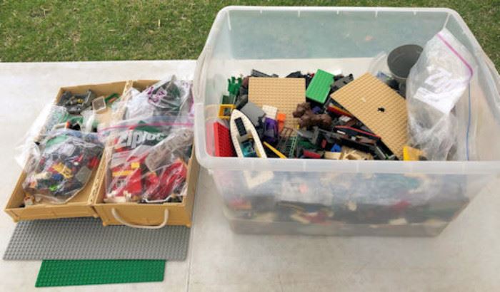 ESS124 Plastic Bin of LEGO