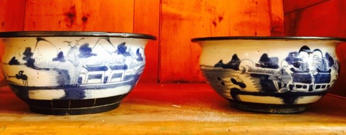 A lovely assortment of antique/vintage blue and white oriental vases