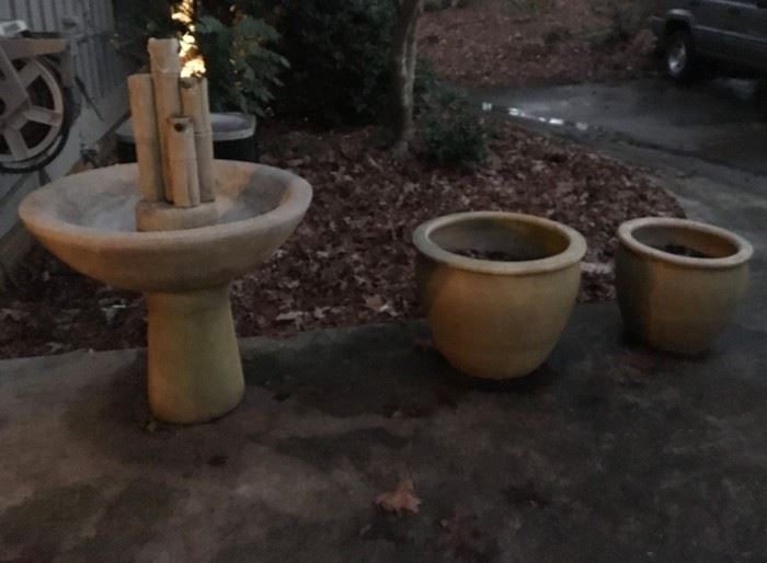 Outdoor garden fountain, set of two planters