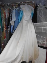 Gorgeous wedding dress!