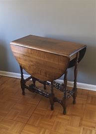 1930s Chippendale mahogany gateleg drop leaf table.  Very good condition.  Dimensions:  32 x 15, expands to 32 x 45.