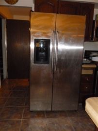 Stainless Steel side-by-side (needs cleaning)