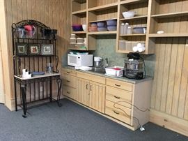 Beautiful Baker's Rack