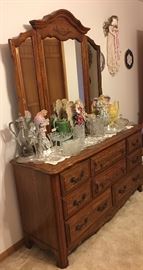 8-Drawer Dresser w/ 3-Way Mirror