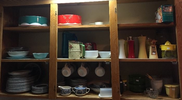 Tin Cake Pan / Covered Plates, Currier & Ives ‘Early Winter’ China Set, Vintage Tupperware