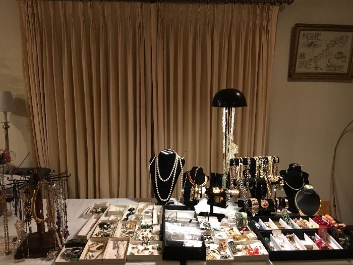 Nice Selection of Vintage & Costume Jewelry