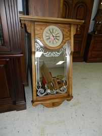 Wall mirror/clock