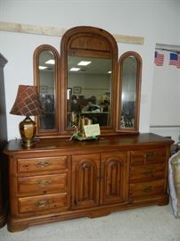 Bedroom furniture - dresser w/mirror
