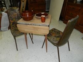 Small folding side table w/2 vinyl chairs
