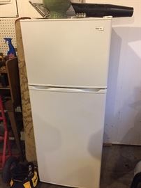 Small refrigerator/freezer