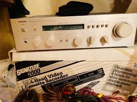 Onkyo 
Stereo amplifier