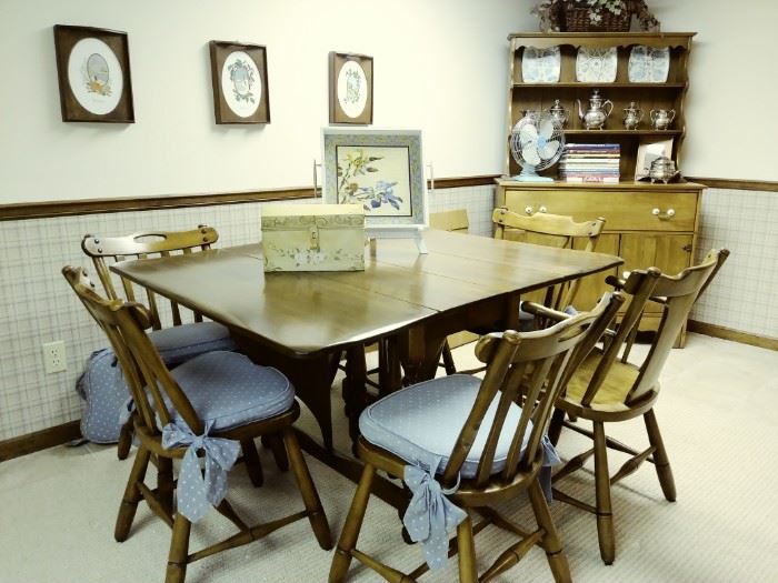 Vintage gate leg table and 6 chairs