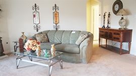 Pretty Sofa, set of 3 coffee and side tables, Nice Decorative items