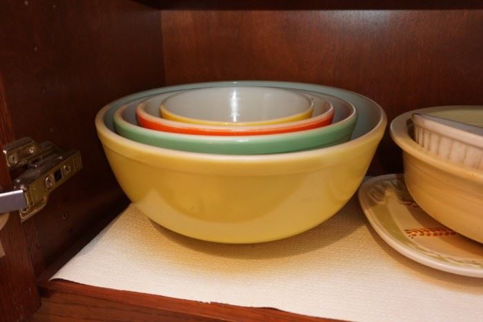 Pyrex mixing bowls