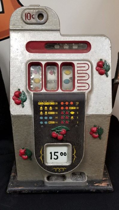 1930s/40s Mills Novelty Co “Black Cherry” 10c slot machine