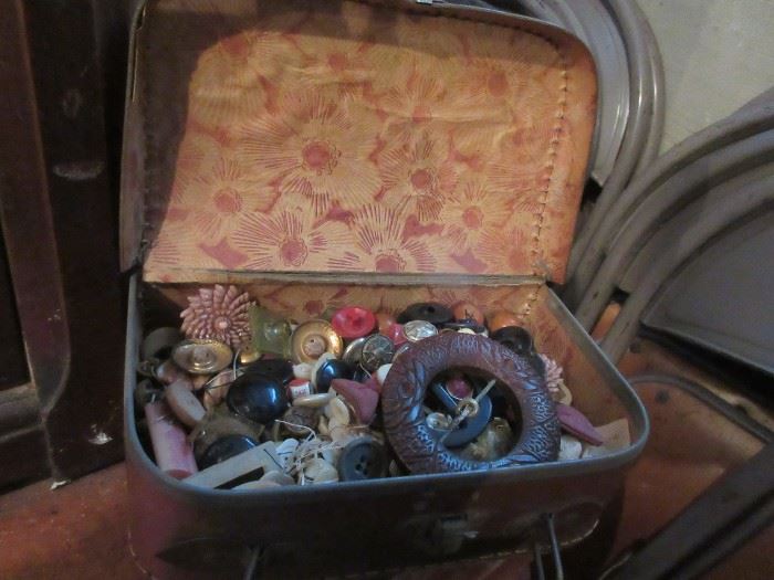 Vintage buttons an buckles