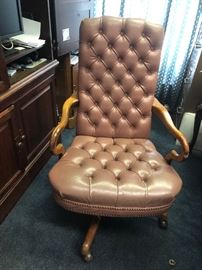 leather desk chair 