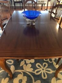 Drexel Heritage Dining Table with Two added leaves, Seats up to 10-12