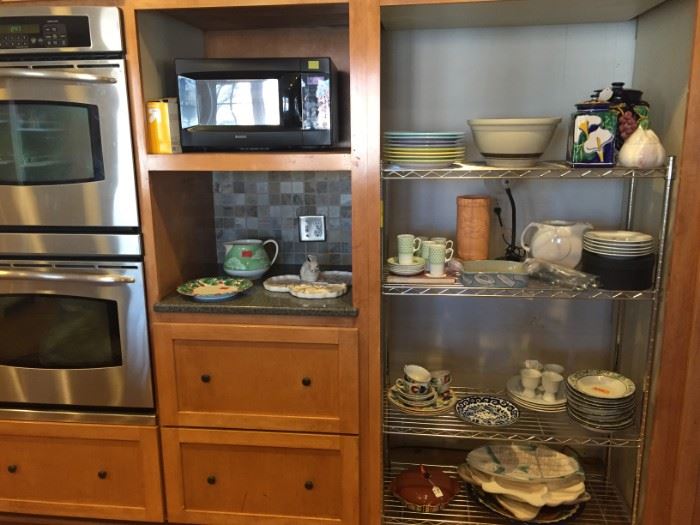 Microwave and more kitchen items