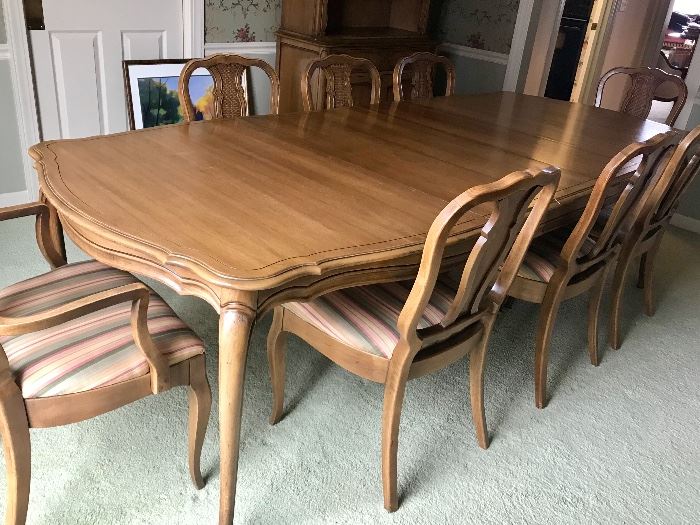 Thomasville Dining Room Table With 8 Chairs & Tabletop Pad
