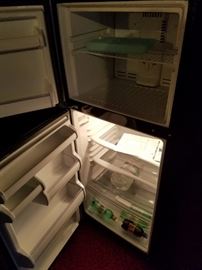 Small bar refrigerator