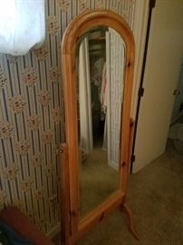 Mirror on stand