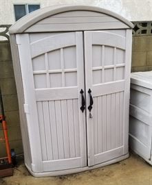 Rubbermaid outdoor storage