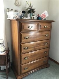 Chest of Drawers, Excellent Condition!