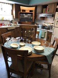 Antique Oak Ped. Table w/6 Pressed Back Chairs, 5 leaves and a leaf rack !!!!