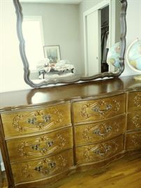 Gorgeous 9 drawer dresser w/mirror