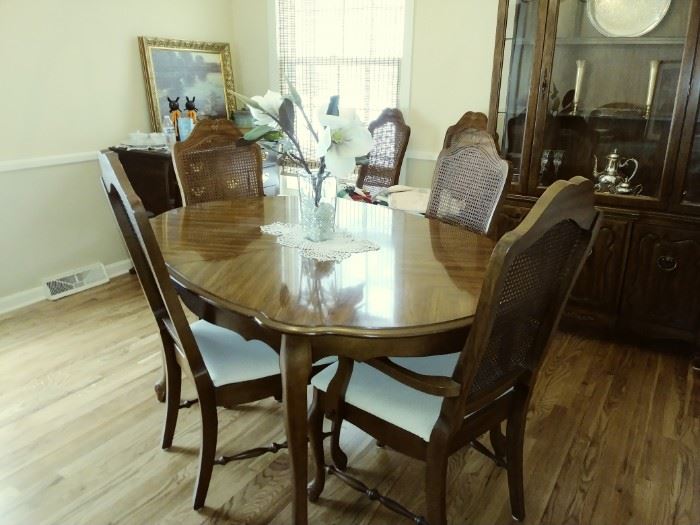 Barnhardt dining table/6chairs
