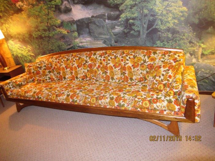 MCM SOFA, NOTE THE LEGS ON THIS BEAUTY, Koehler mfg