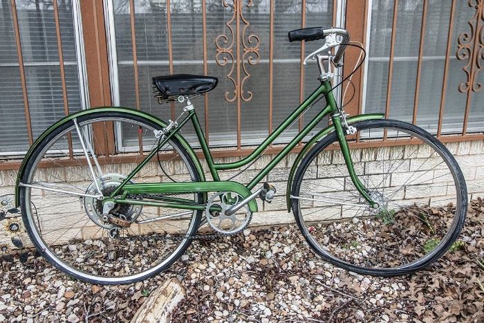 Vintage Schwinn Bike.  It's In Impeccable Condition.  Needs New Tires:  $45.00.