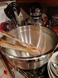13 qt Tramontina professional Cooks mixing bowl