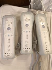 WII White Console Game System with Remotes, Balance and Games