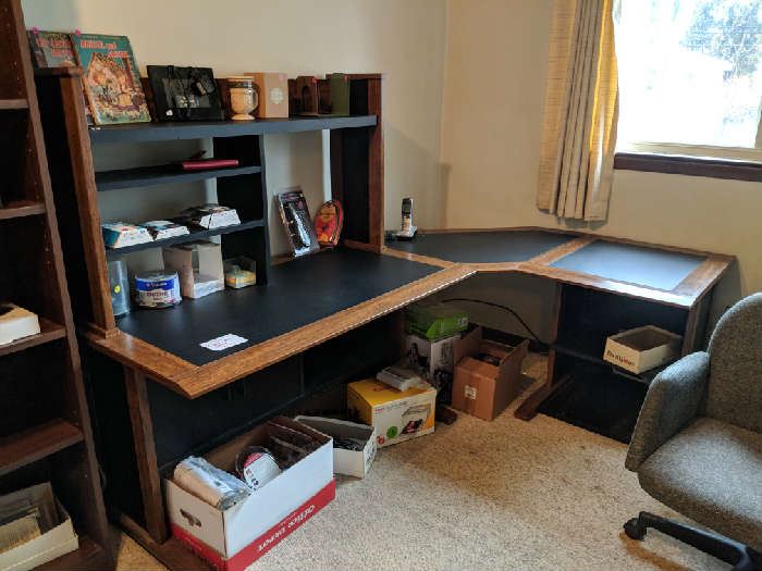 $30  black top 3 piece desk