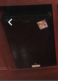 MINI REFRIGERATOR 