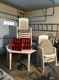 Vintage shelves (metal) Table with 8 chairs