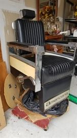 Old Fashioned Americana Barber Chair 