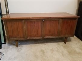 Mid century-style Lane cedar chest