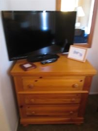 3-Drawer Chest.  Flat Screen TV 39" Toshiba