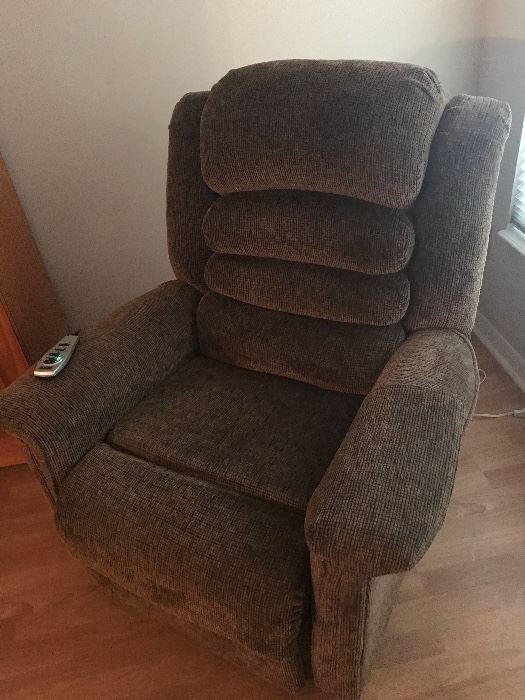 Lift chair - pristine - with heat and massage!