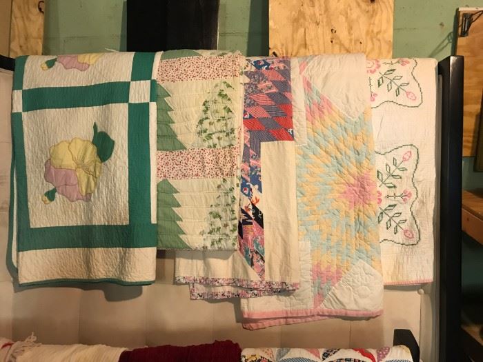 No less than 10 vintage quilts!