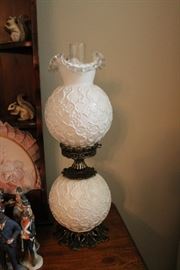 Vintage Fenton Silvercrest Spanish Lace Gone with the wind style lamp