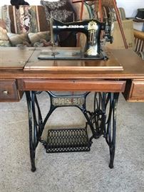 Antique 1929 JONES FAMILY C.S. SEWING MACHINE MADE IN ENGLAND 