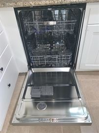 LG  Dishwasher with Stainless Steel Interior 
Inverter Direct Drive