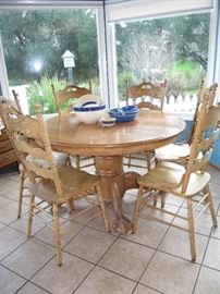 round Oak dining table