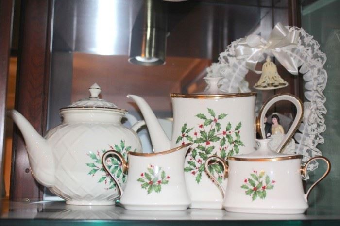 Holiday Serving Pieces