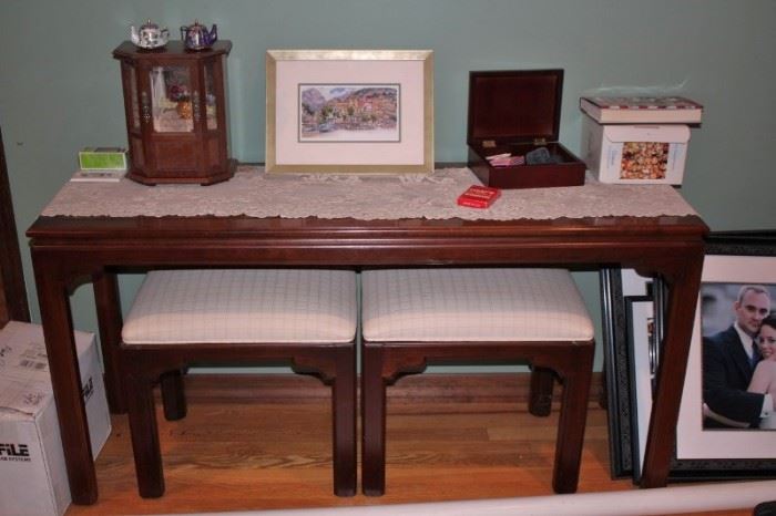Console Table with 2 Benches and Decorative Items