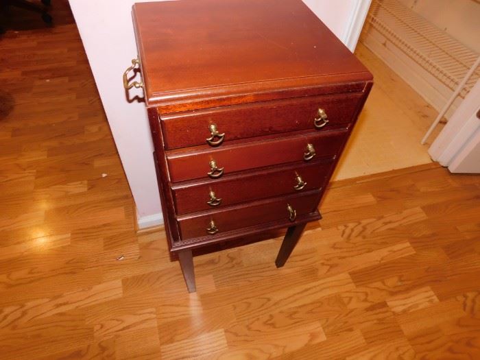 Jewelry Chest(One Leg is Loose) 